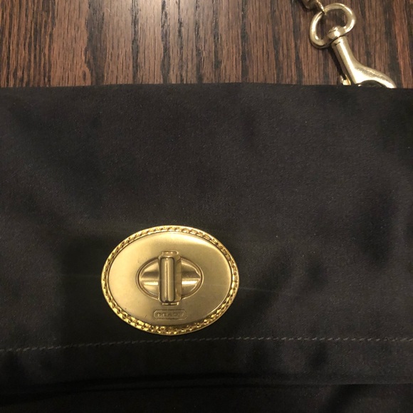 Coach clutch with gold chain - Picture 2 of 5
